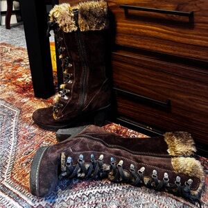 BØC faux-fur lined leather boots